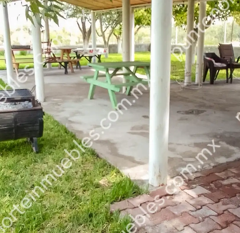 Venta de Quinta 3,000m2 San Buenaventura, con Casa de Campo con Cochera, Alberca, Asaderos, agua, electricidad  
