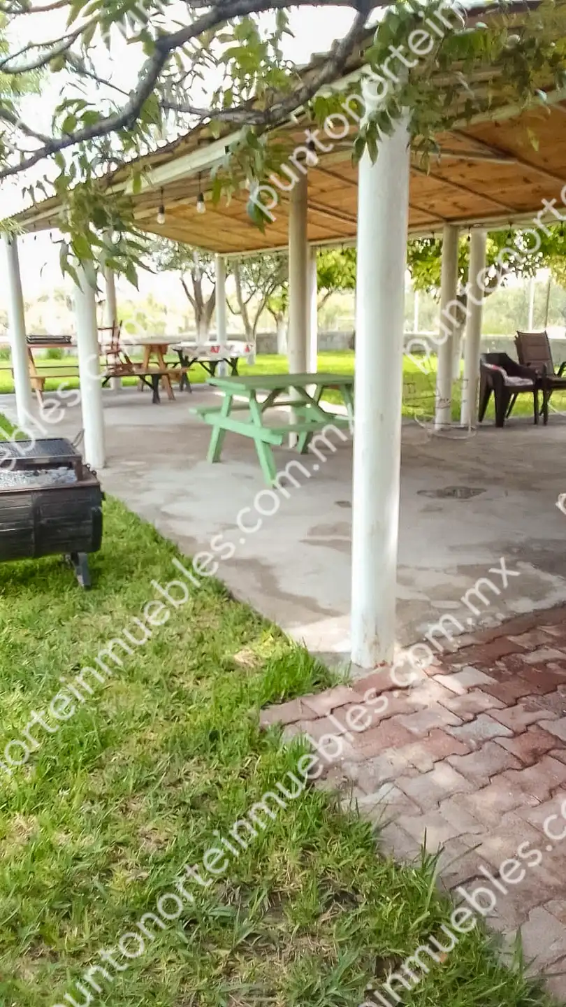Venta de Quinta 3,000m2 San Buenaventura, con Casa de Campo con Cochera, Alberca, Asaderos, agua, electricidad  