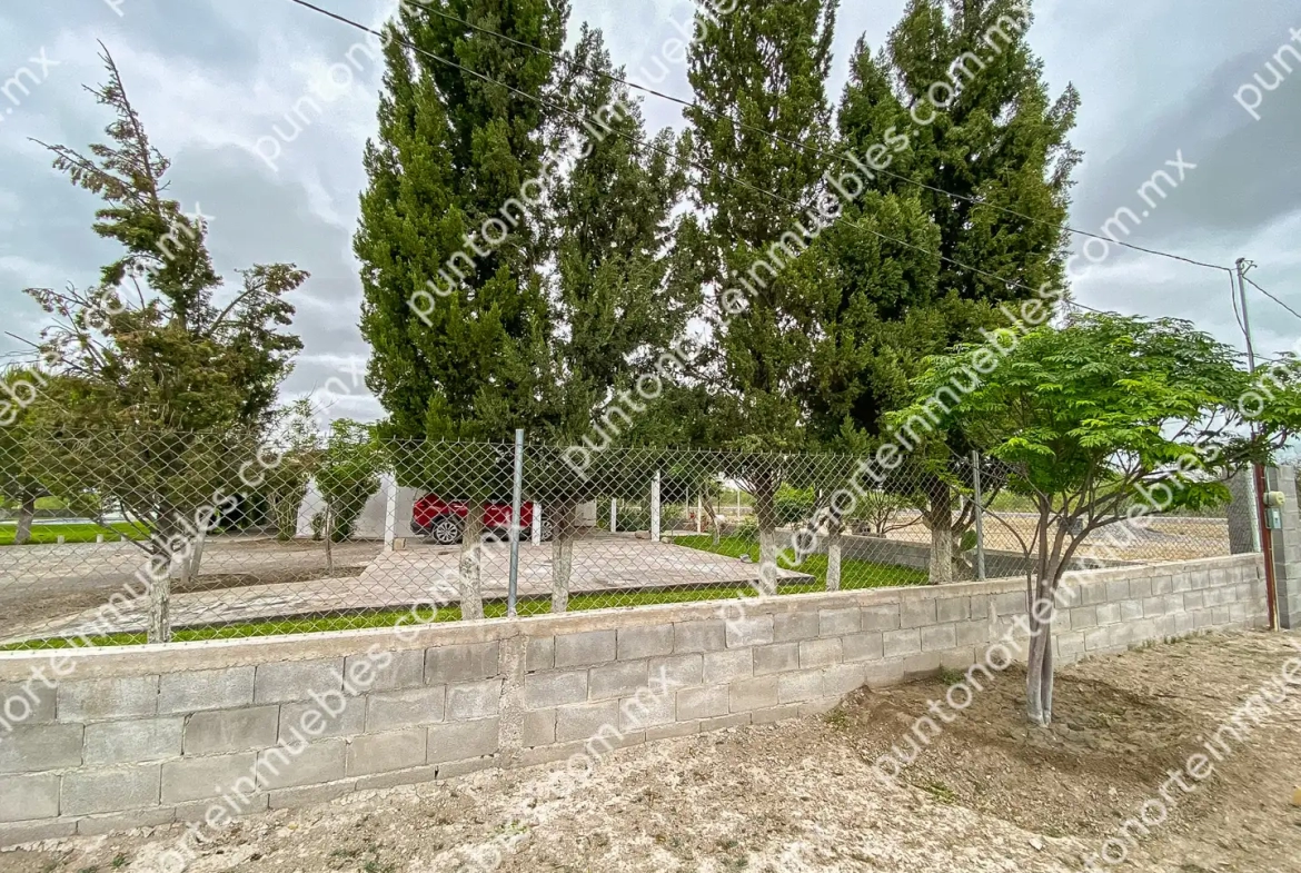 Venta de Quinta 3,000m2 San Buenaventura, con Casa de Campo con Cochera, Alberca, Asaderos, agua, electricidad  