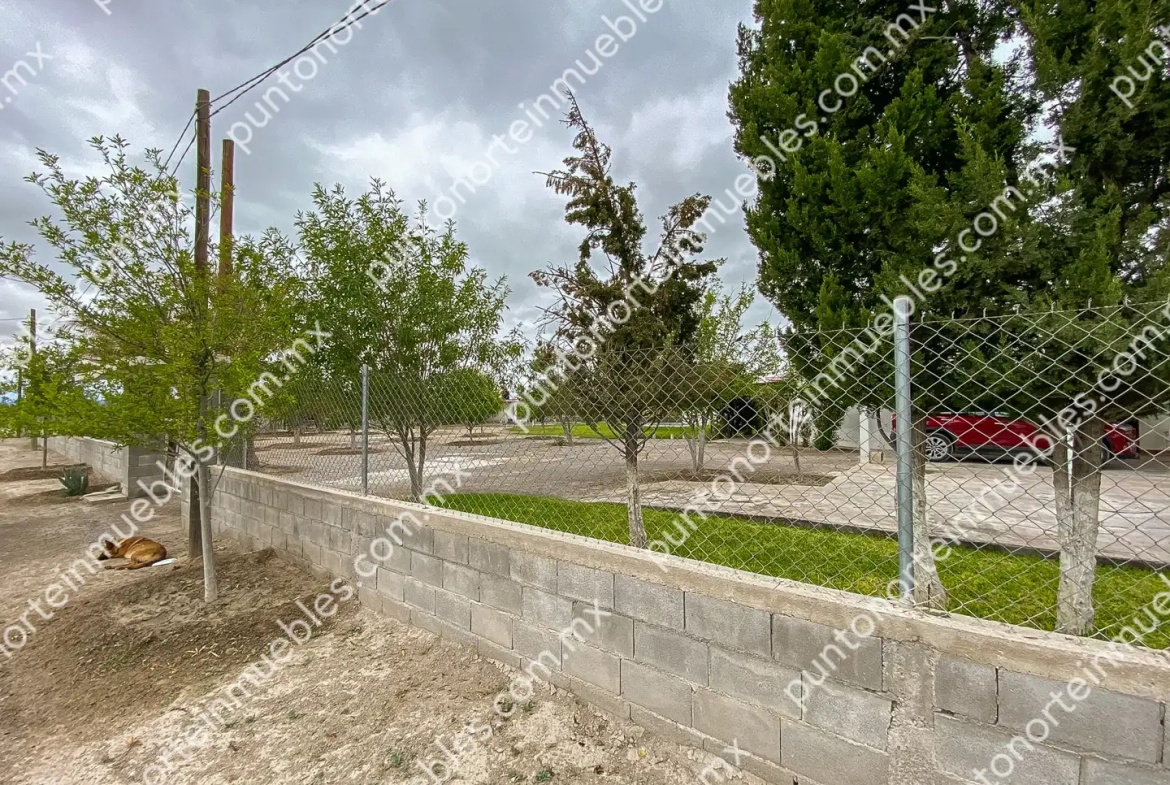 Venta de Quinta 3,000m2 San Buenaventura, con Casa de Campo con Cochera, Alberca, Asaderos, agua, electricidad  