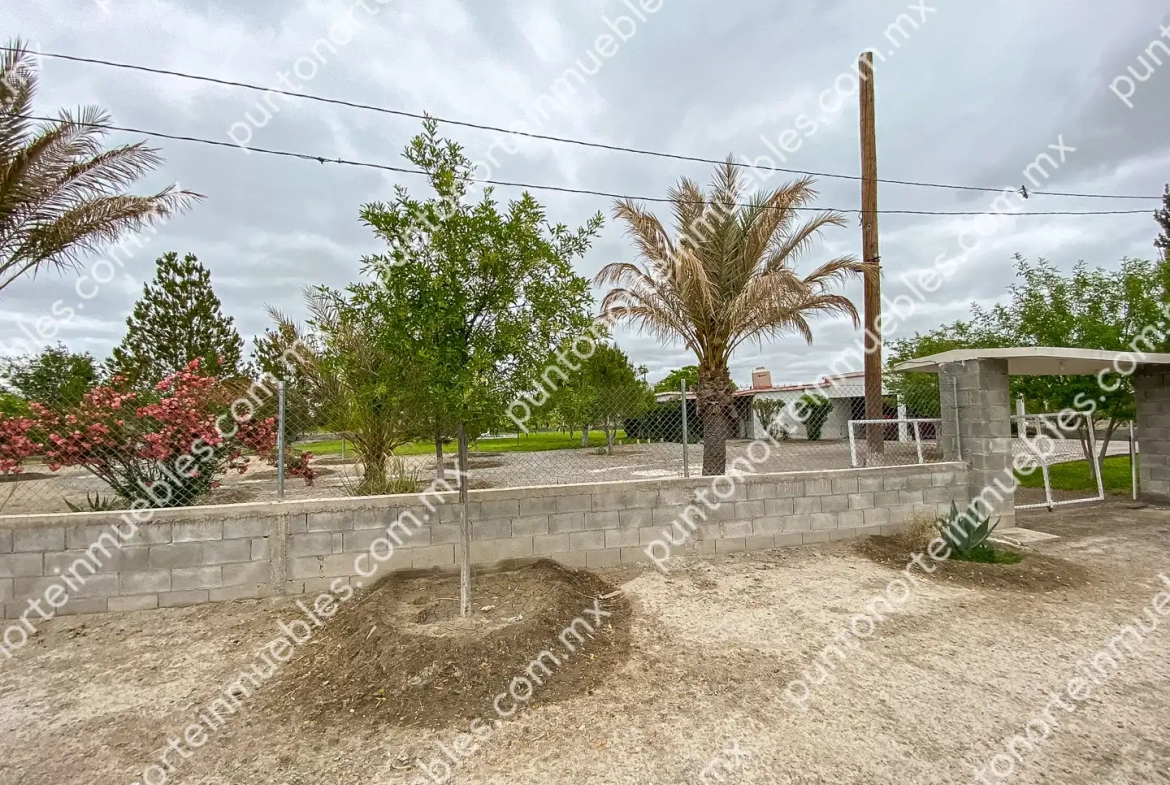 Venta de Quinta 3,000m2 San Buenaventura, con Casa de Campo con Cochera, Alberca, Asaderos, agua, electricidad  