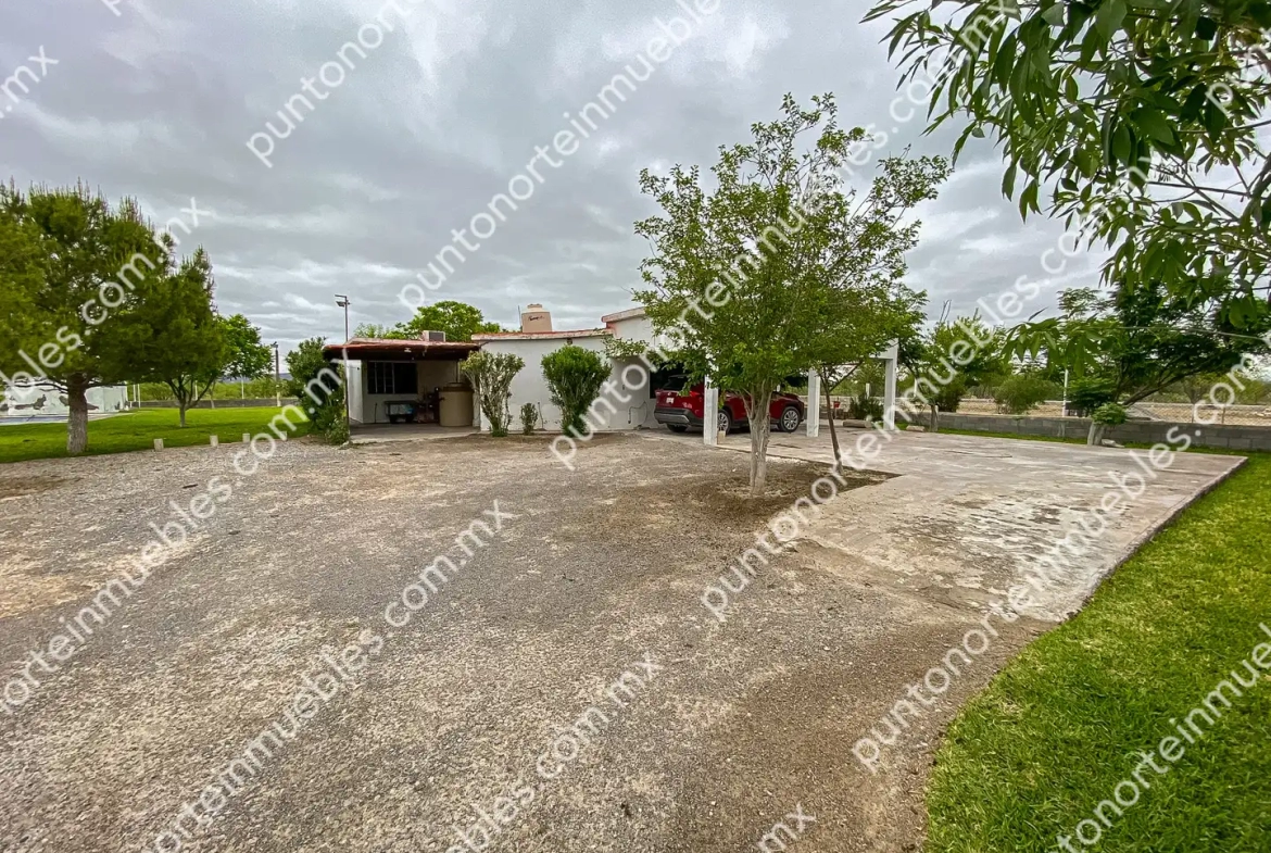 Venta de Quinta 3,000m2 San Buenaventura, con Casa de Campo con Cochera, Alberca, Asaderos, agua, electricidad  