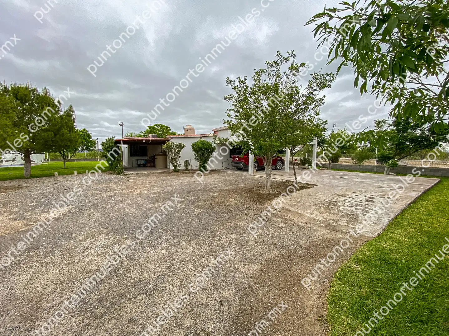 Venta de Quinta 3,000m2 San Buenaventura, con Casa de Campo con Cochera, Alberca, Asaderos, agua, electricidad  