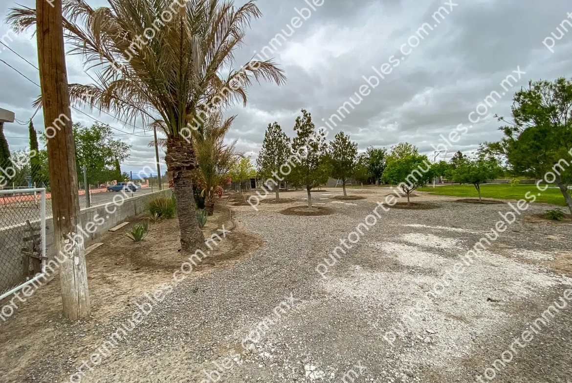 Venta de Quinta 3,000m2 San Buenaventura, con Casa de Campo con Cochera, Alberca, Asaderos, agua, electricidad  