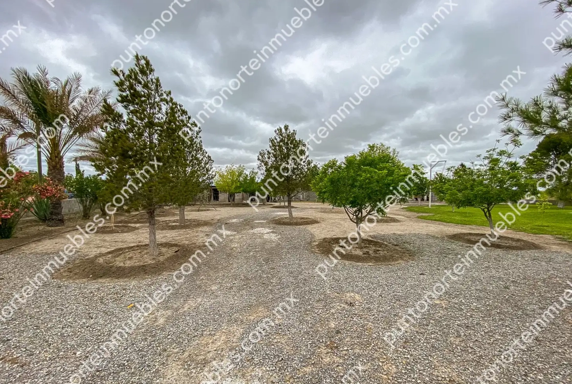 Venta de Quinta 3,000m2 San Buenaventura, con Casa de Campo con Cochera, Alberca, Asaderos, agua, electricidad  