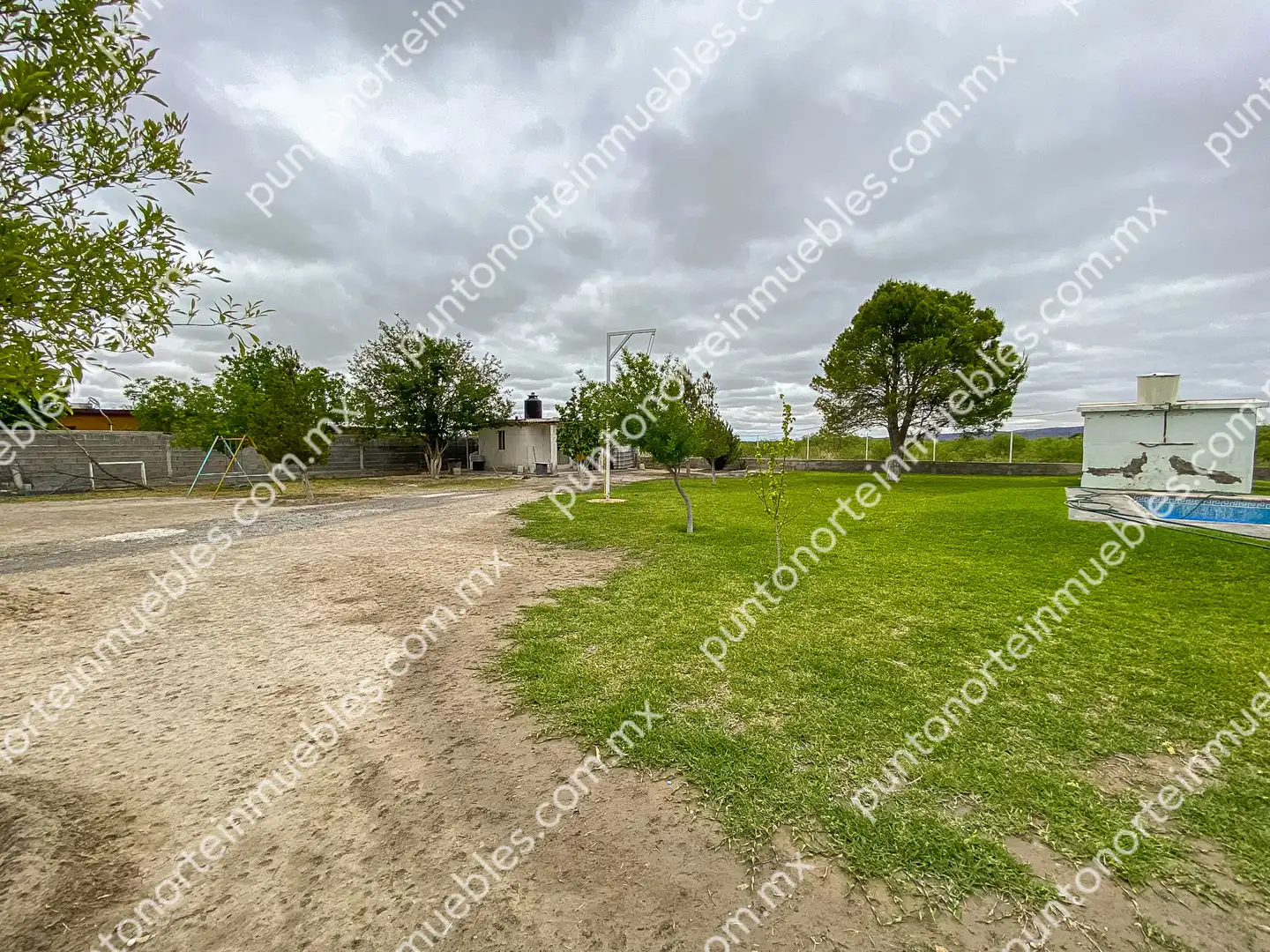 Venta de Quinta 3,000m2 San Buenaventura, con Casa de Campo con Cochera, Alberca, Asaderos, agua, electricidad  
