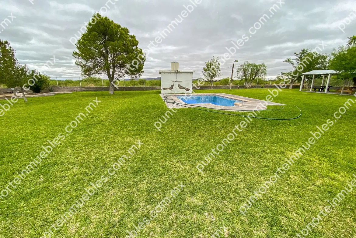 Venta de Quinta 3,000m2 San Buenaventura, con Casa de Campo con Cochera, Alberca, Asaderos, agua, electricidad  