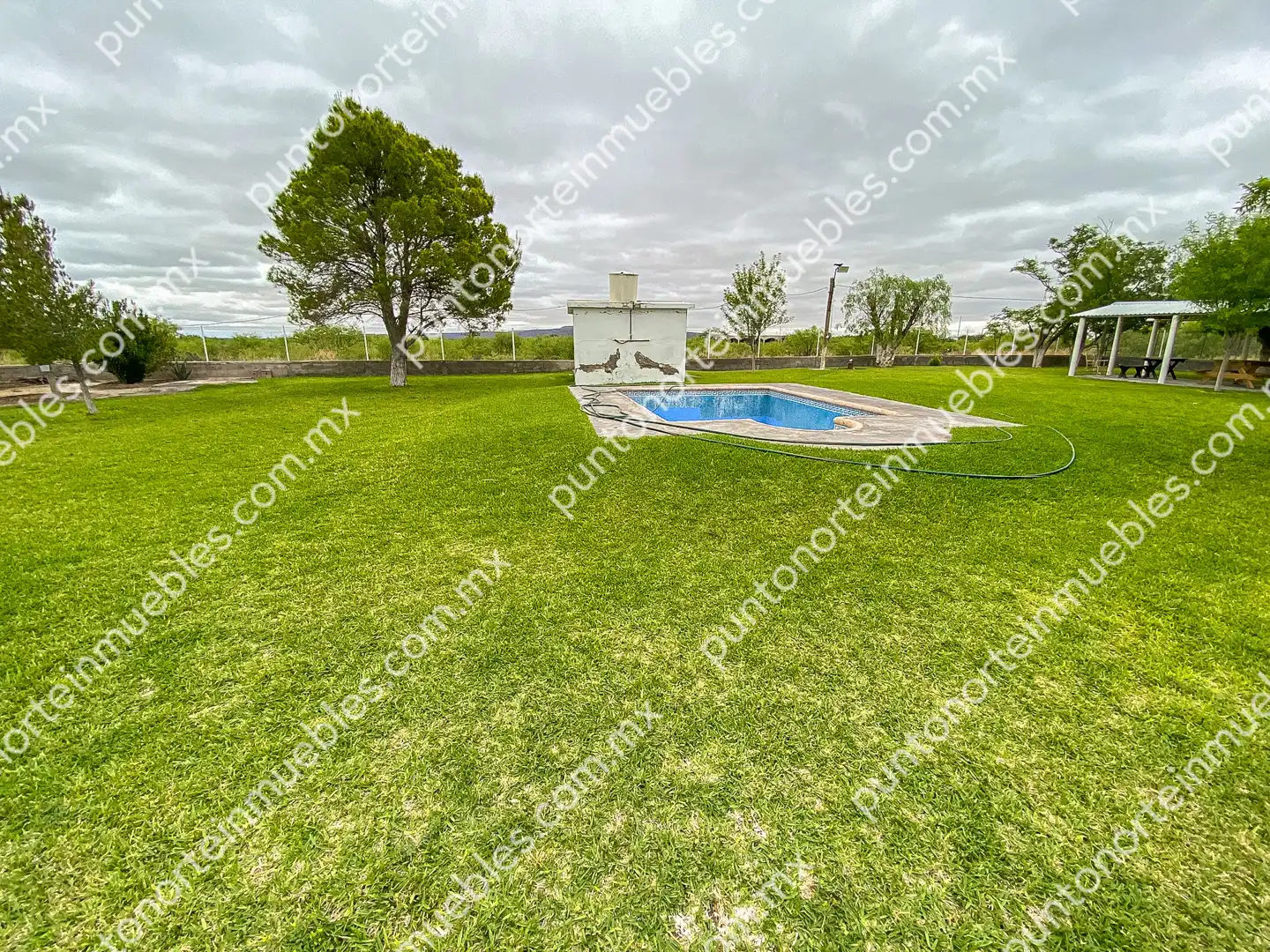 Venta de Quinta 3,000m2 San Buenaventura, con Casa de Campo con Cochera, Alberca, Asaderos, agua, electricidad  