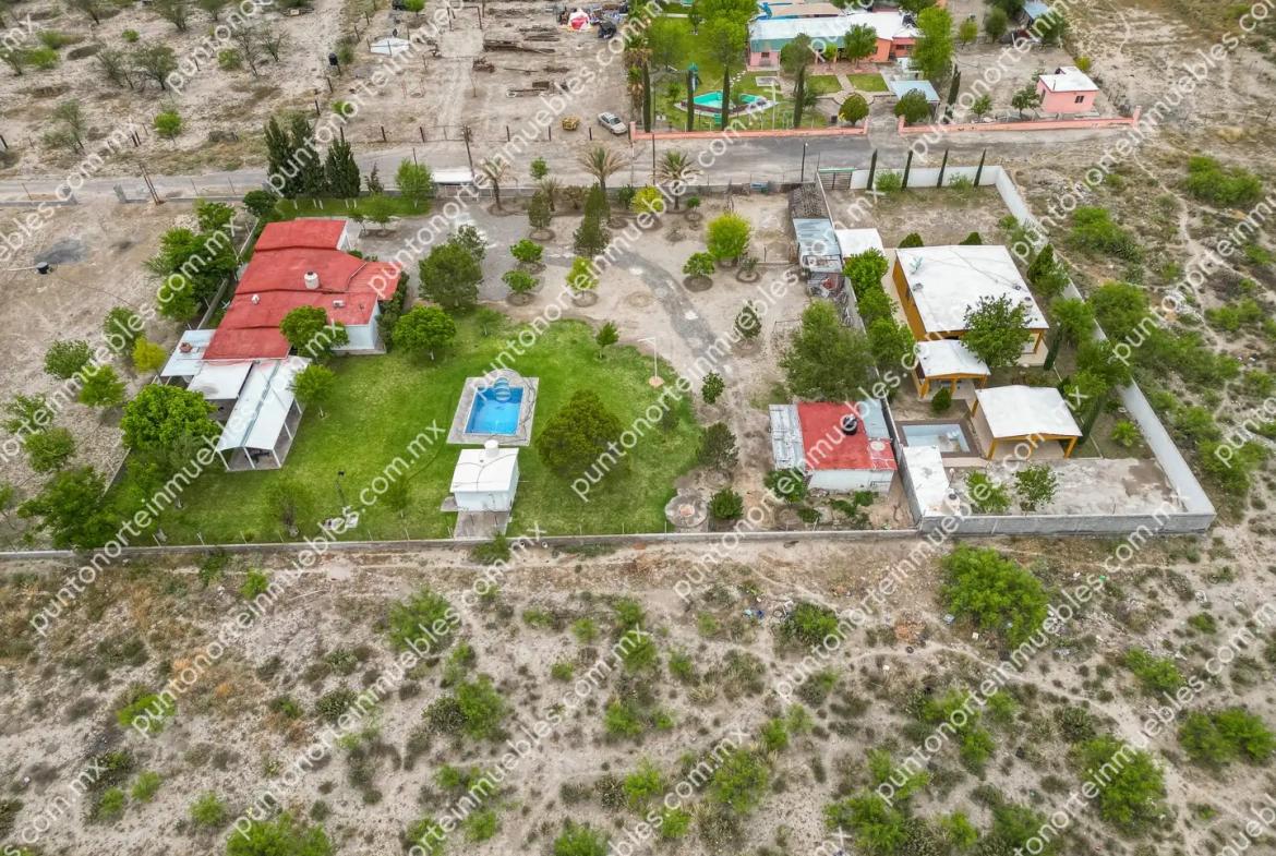 Venta de Quinta 3,000m2 San Buenaventura, con Casa de Campo con Cochera, Alberca, Asaderos, agua, electricidad  