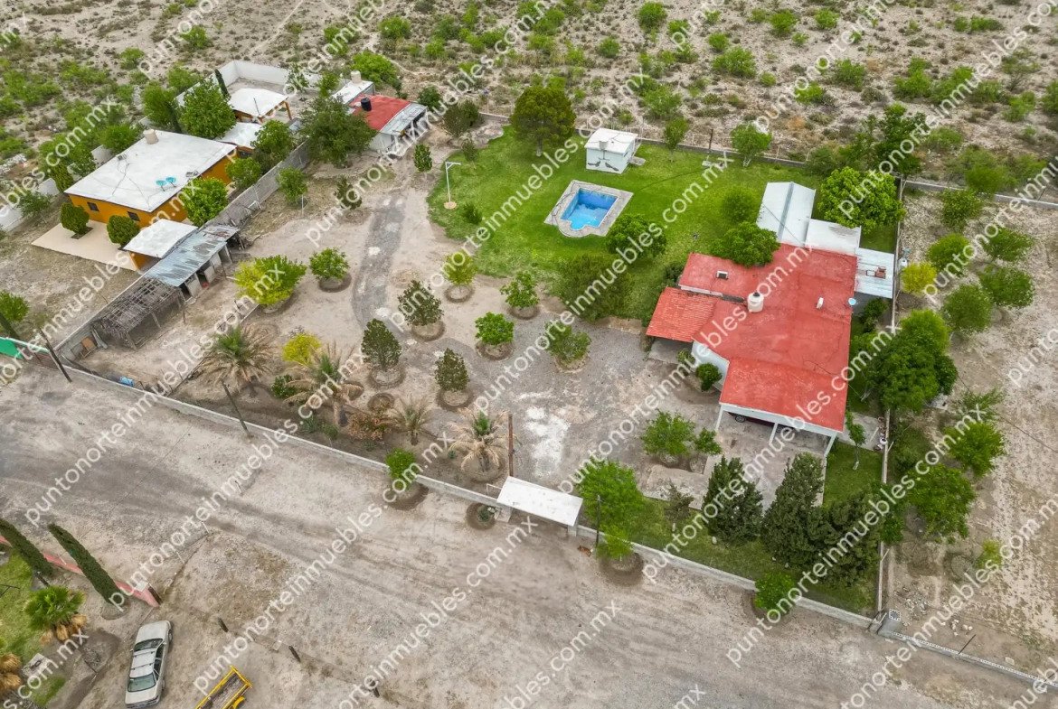 Venta de Quinta 3,000m2 San Buenaventura, con Casa de Campo con Cochera, Alberca, Asaderos, agua, electricidad  