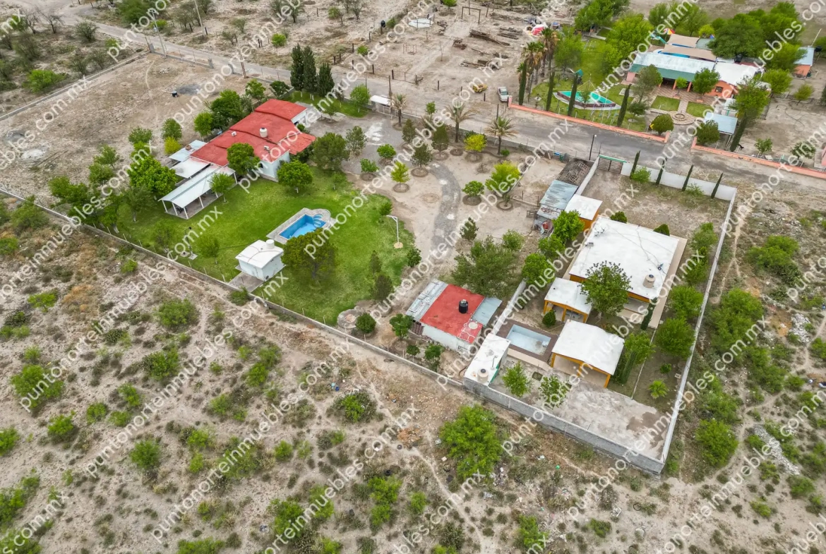 Venta de Quinta 3,000m2 San Buenaventura, con Casa de Campo con Cochera, Alberca, Asaderos, agua, electricidad  