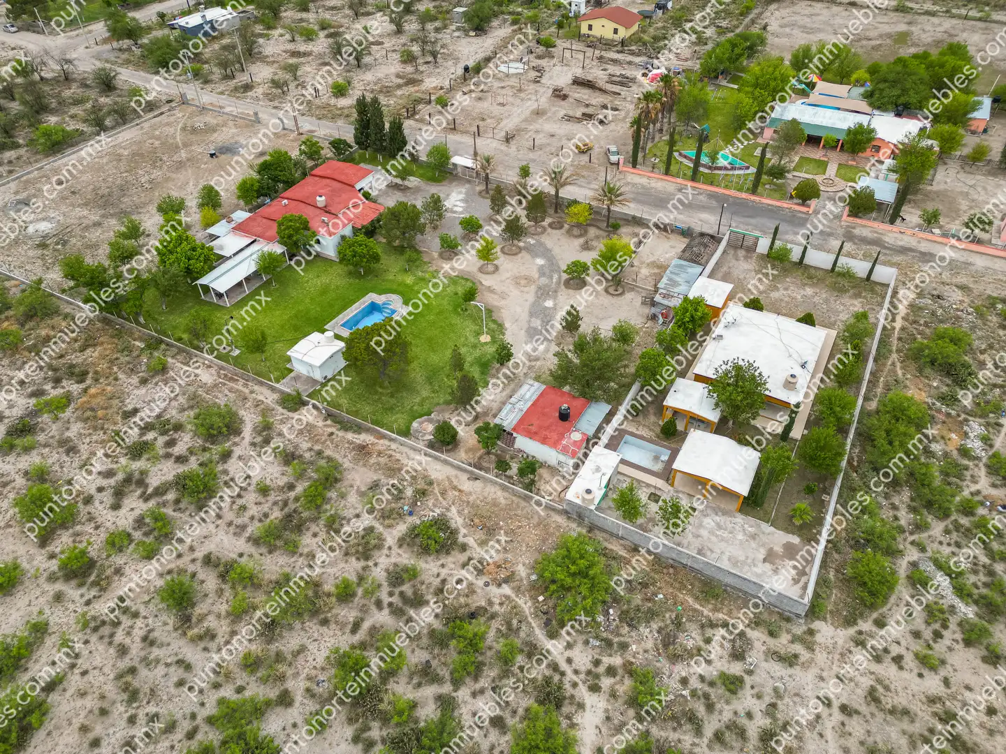 Venta de Quinta 3,000m2 San Buenaventura, con Casa de Campo con Cochera, Alberca, Asaderos, agua, electricidad  