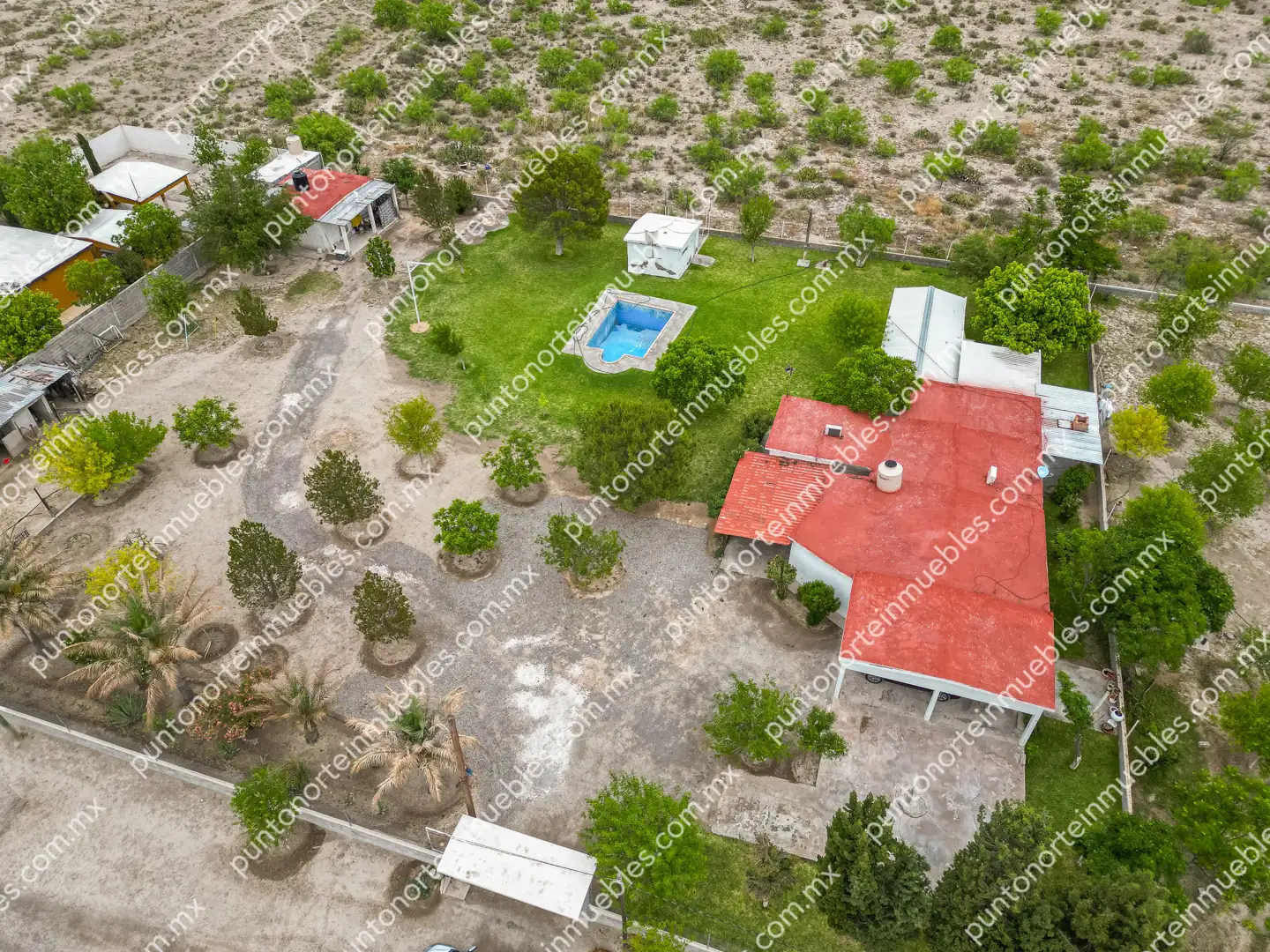 Venta de Quinta 3,000m2 San Buenaventura, con Casa de Campo con Cochera, Alberca, Asaderos, agua, electricidad  