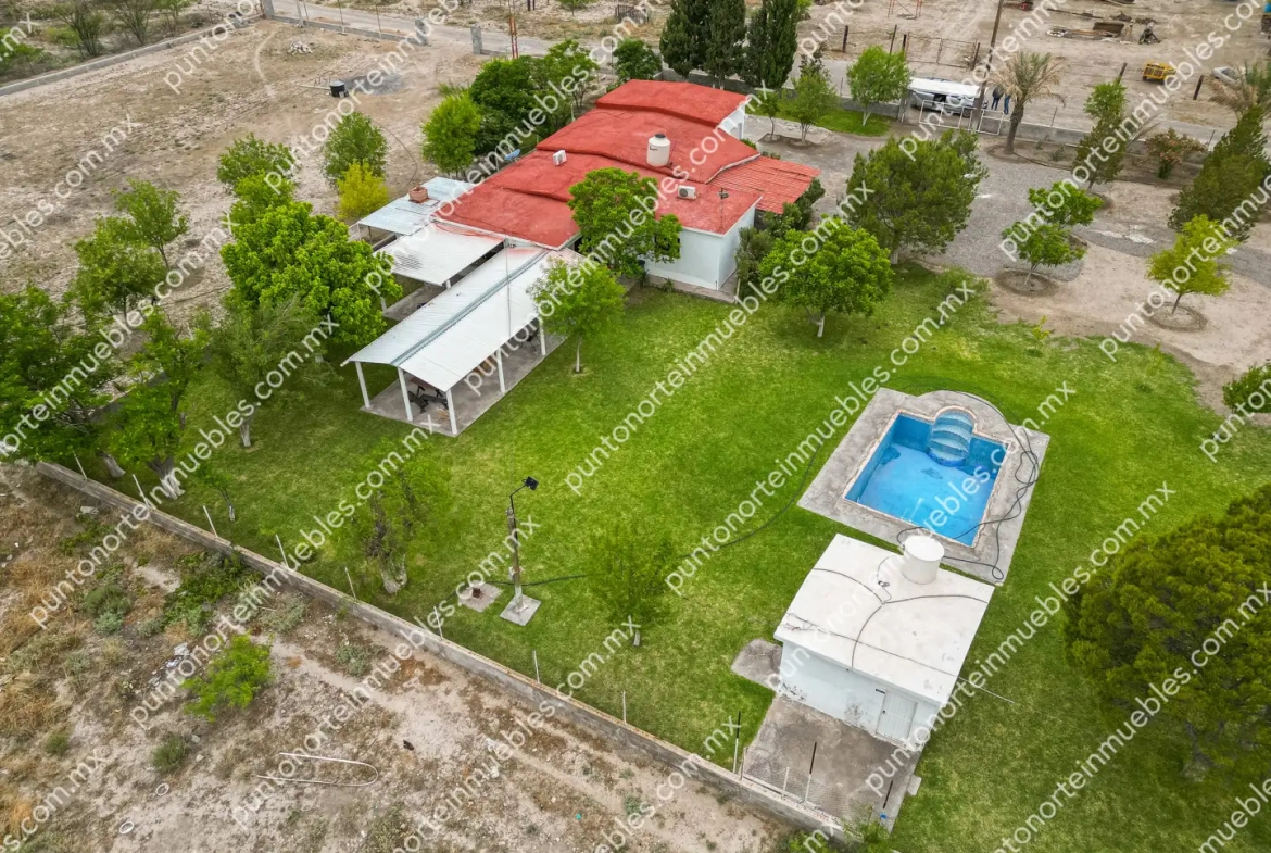 Venta de Quinta 3,000m2 San Buenaventura, con Casa de Campo con Cochera, Alberca, Asaderos, agua, electricidad  