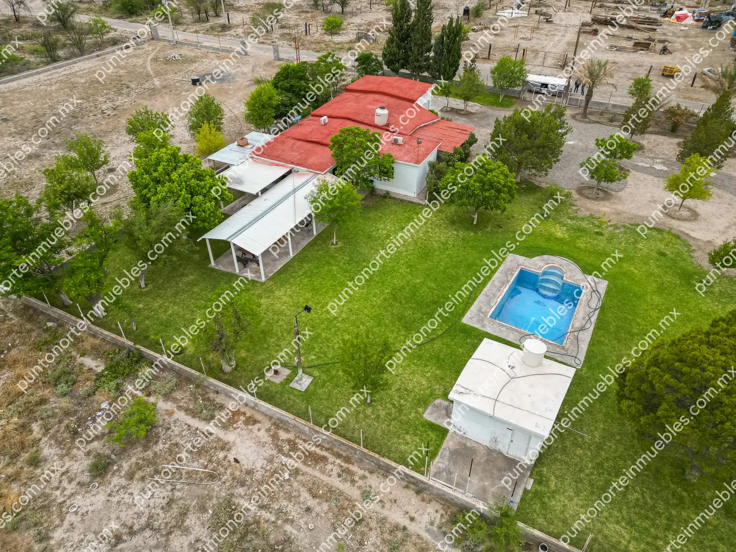 Venta de Quinta 3,000m2 San Buenaventura, con Casa de Campo con Cochera, Alberca, Asaderos, agua, electricidad  