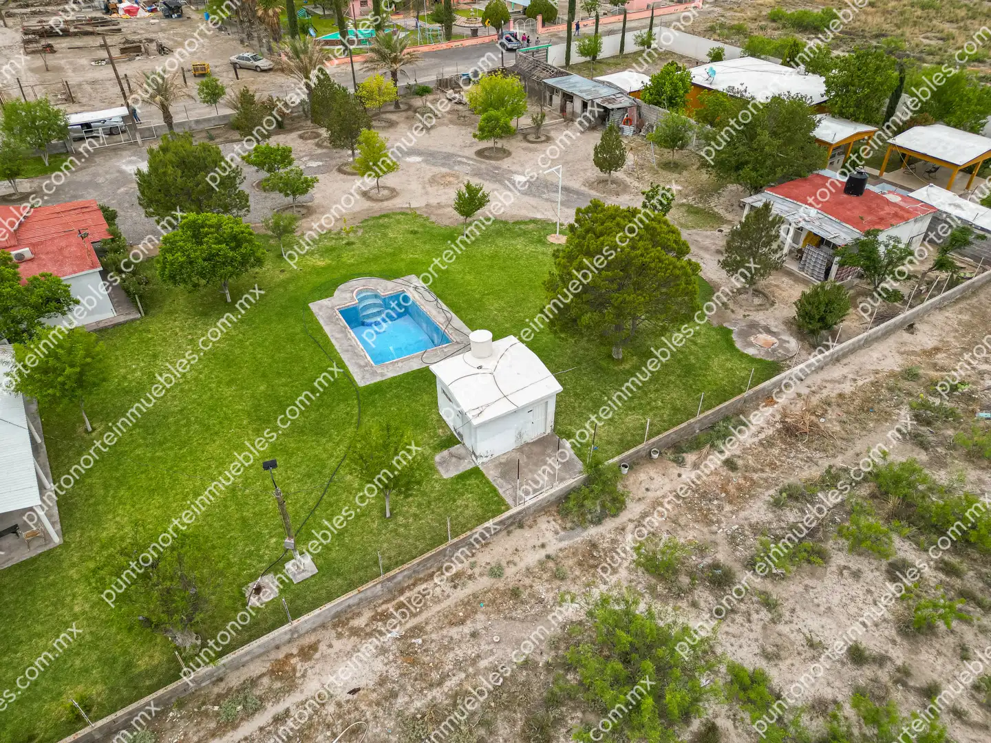 Venta de Quinta 3,000m2 San Buenaventura, con Casa de Campo con Cochera, Alberca, Asaderos, agua, electricidad  