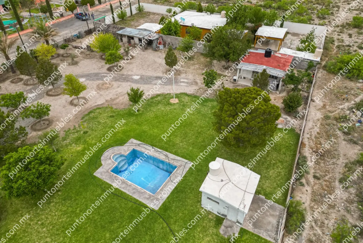 Venta de Quinta 3,000m2 San Buenaventura, con Casa de Campo con Cochera, Alberca, Asaderos, agua, electricidad  