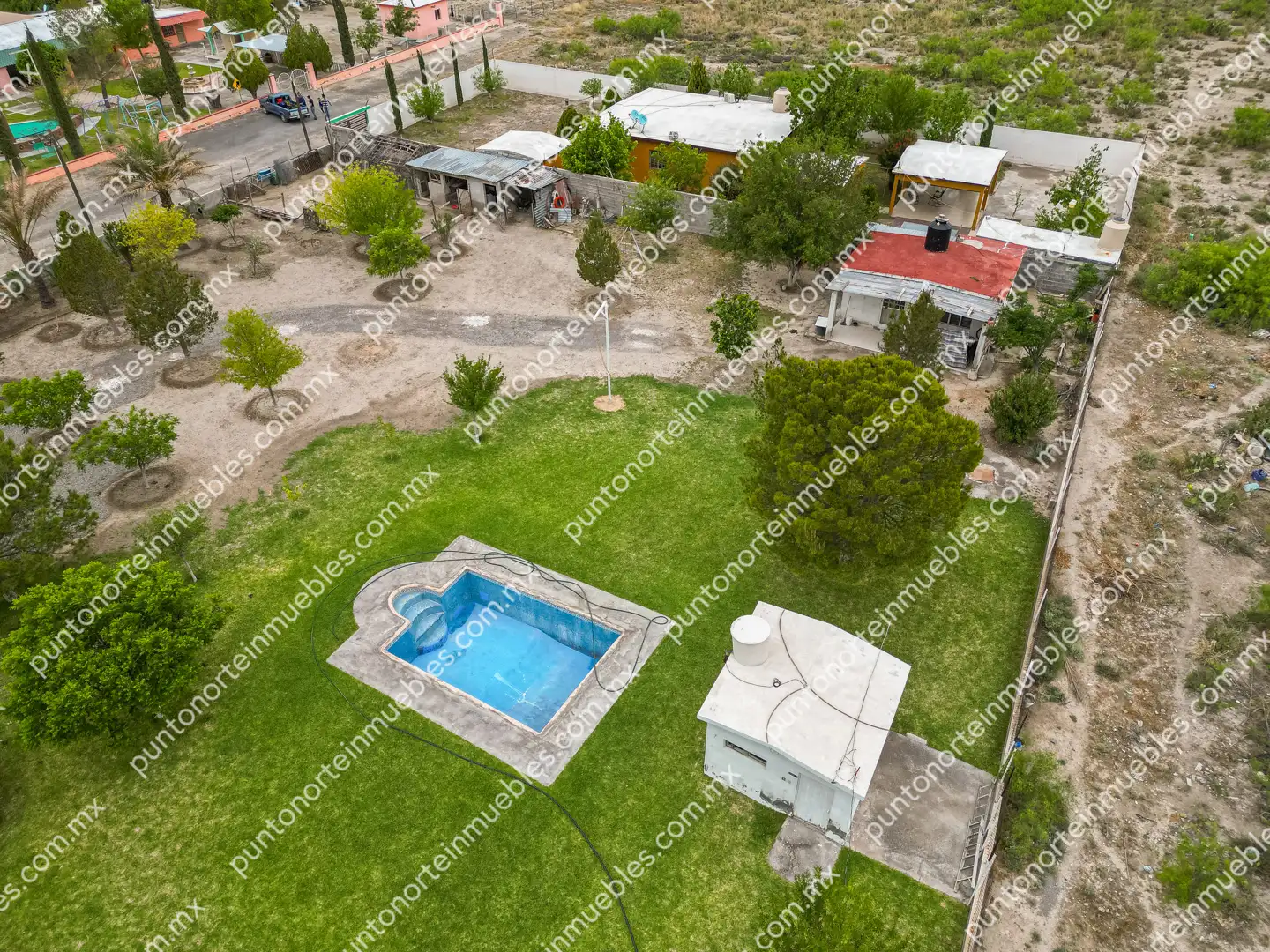 Venta de Quinta 3,000m2 San Buenaventura, con Casa de Campo con Cochera, Alberca, Asaderos, agua, electricidad  