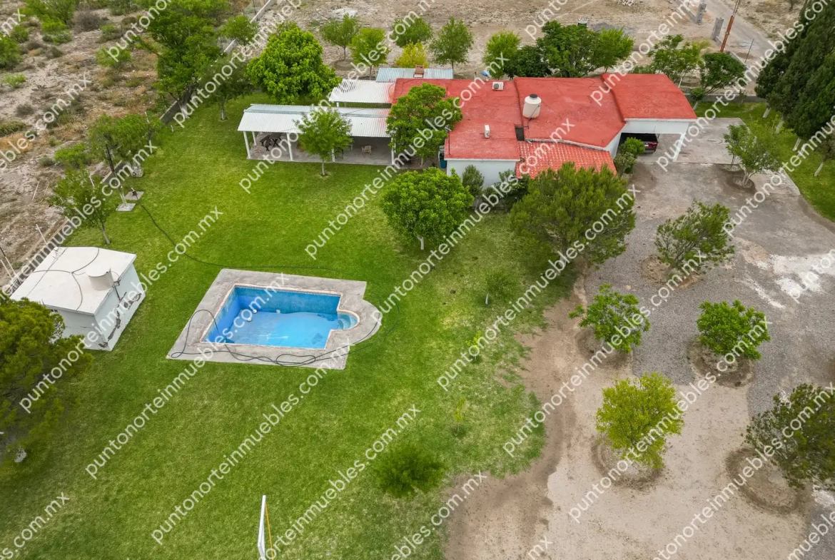 Venta de Quinta 3,000m2 San Buenaventura, con Casa de Campo con Cochera, Alberca, Asaderos, agua, electricidad  