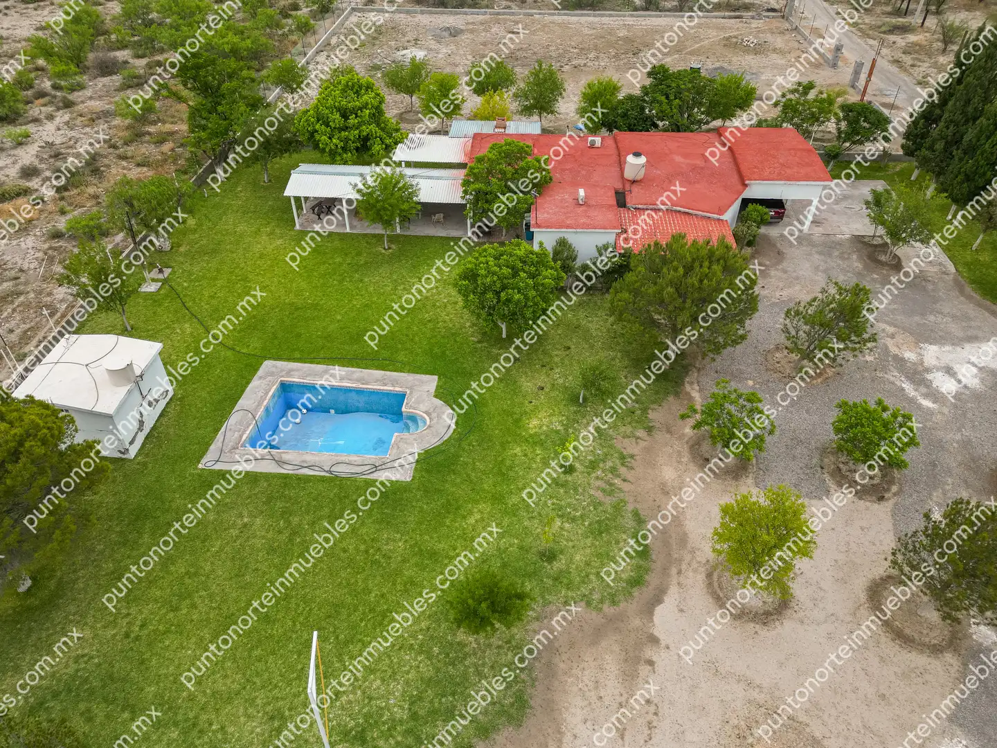 Venta de Quinta 3,000m2 San Buenaventura, con Casa de Campo con Cochera, Alberca, Asaderos, agua, electricidad  