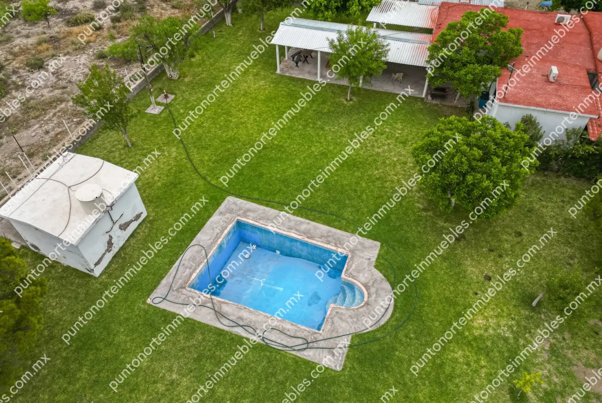 Venta de Quinta 3,000m2 San Buenaventura, con Casa de Campo con Cochera, Alberca, Asaderos, agua, electricidad  