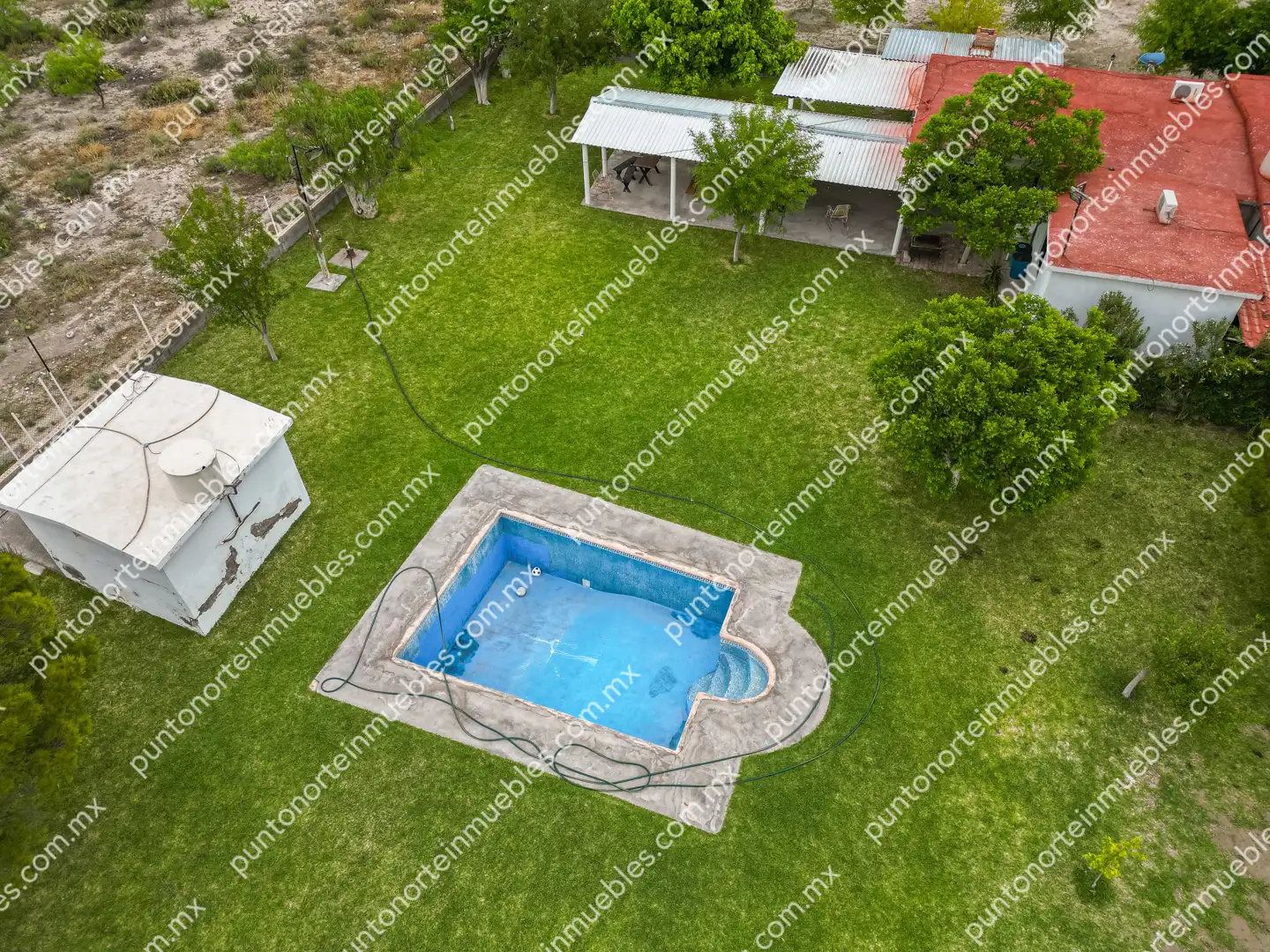 Venta de Quinta 3,000m2 San Buenaventura, con Casa de Campo con Cochera, Alberca, Asaderos, agua, electricidad  