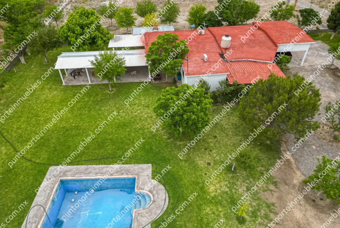 Venta de Quinta 3,000m2 San Buenaventura, con Casa de Campo con Cochera, Alberca, Asaderos, agua, electricidad  