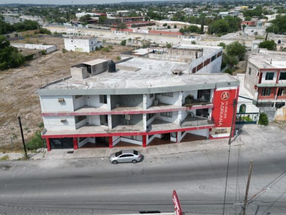 Complejo de Departamentos y Local Grande en Venta en Col Pueblo frente Alameda del Pueblo