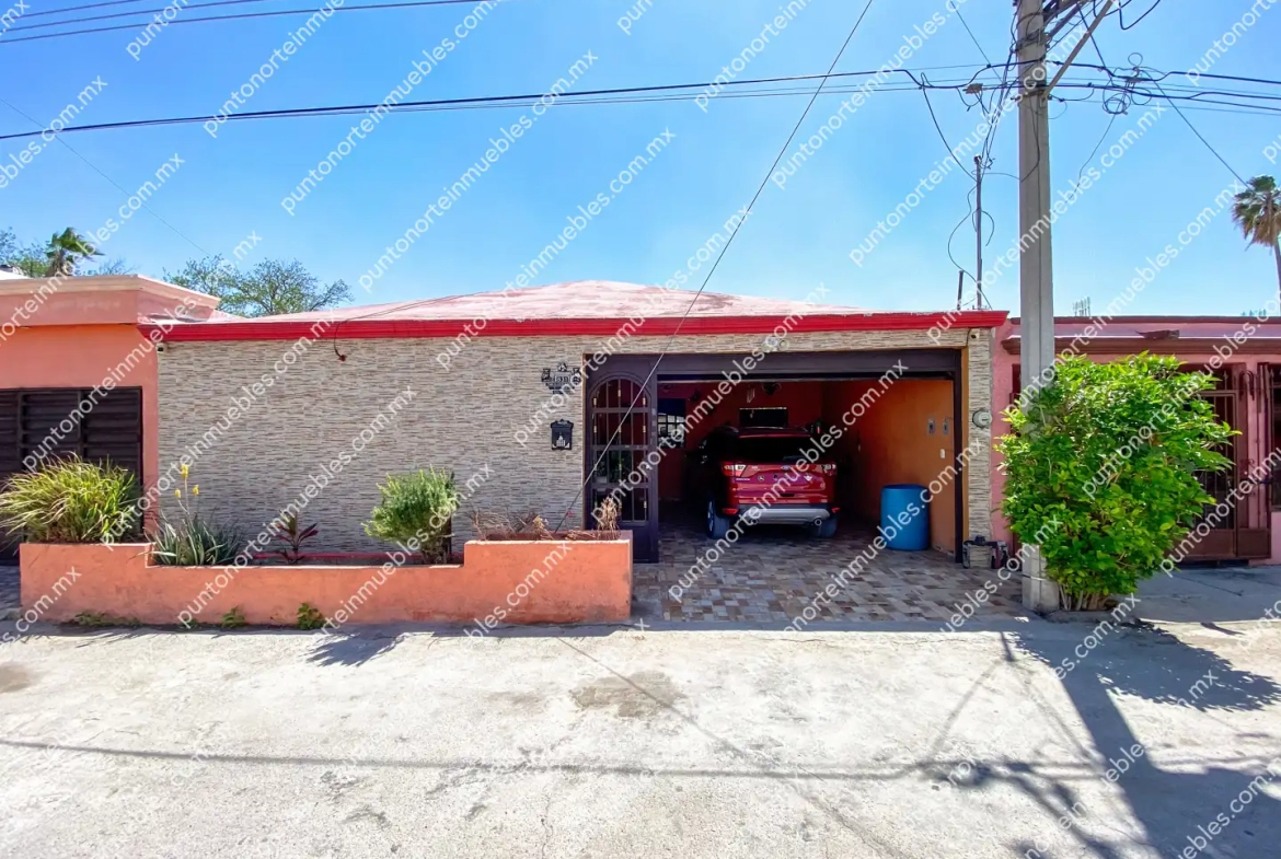 Venta de Casa 3 Recámaras con Cochera y Portón Electrico a una cuadra Colegio La Salle