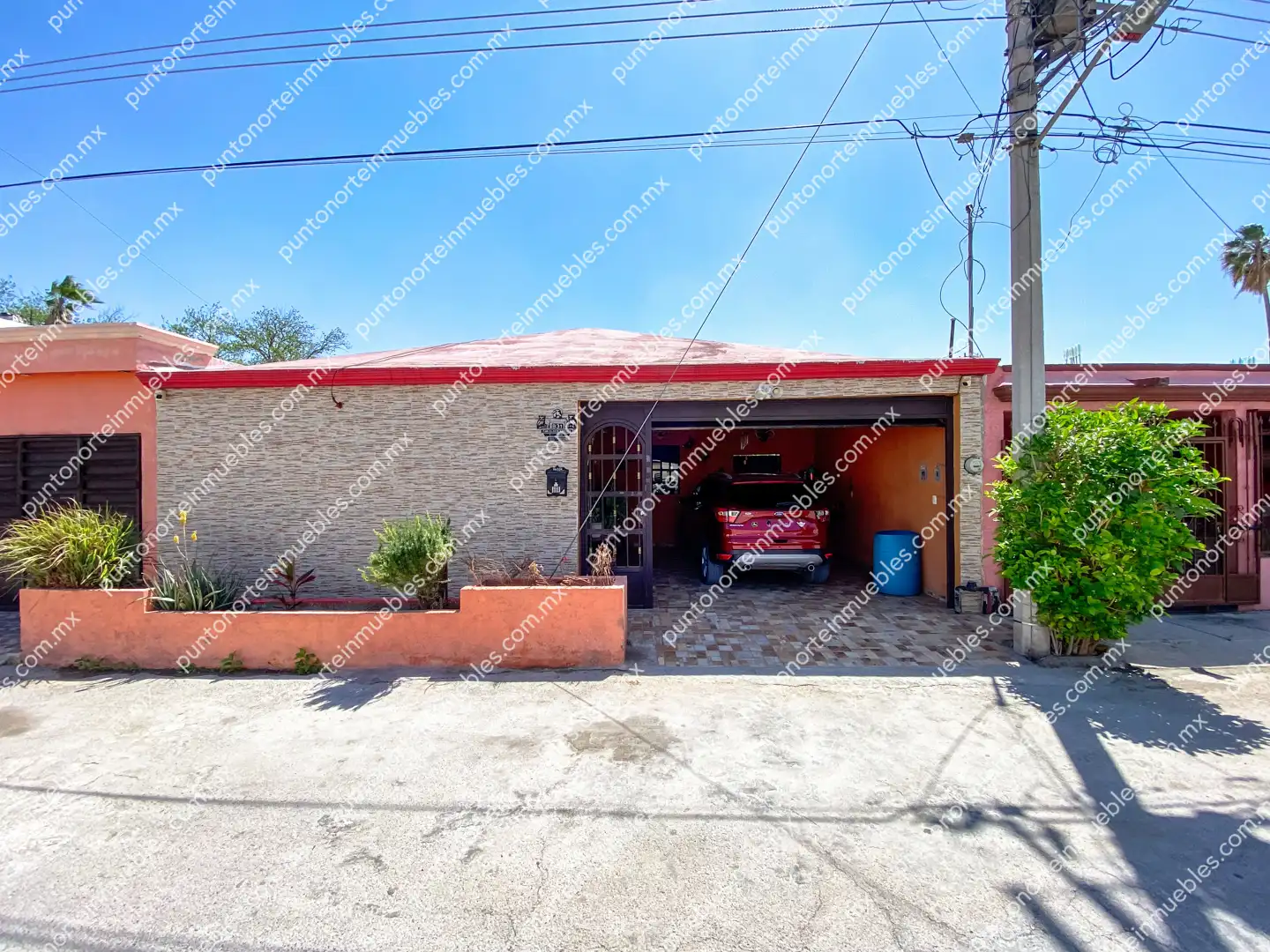 Casa Col Fovissste 02 Venta de Casa 3 Recámaras con Cochera y Portón Electrico a una cuadra Colegio La Salle