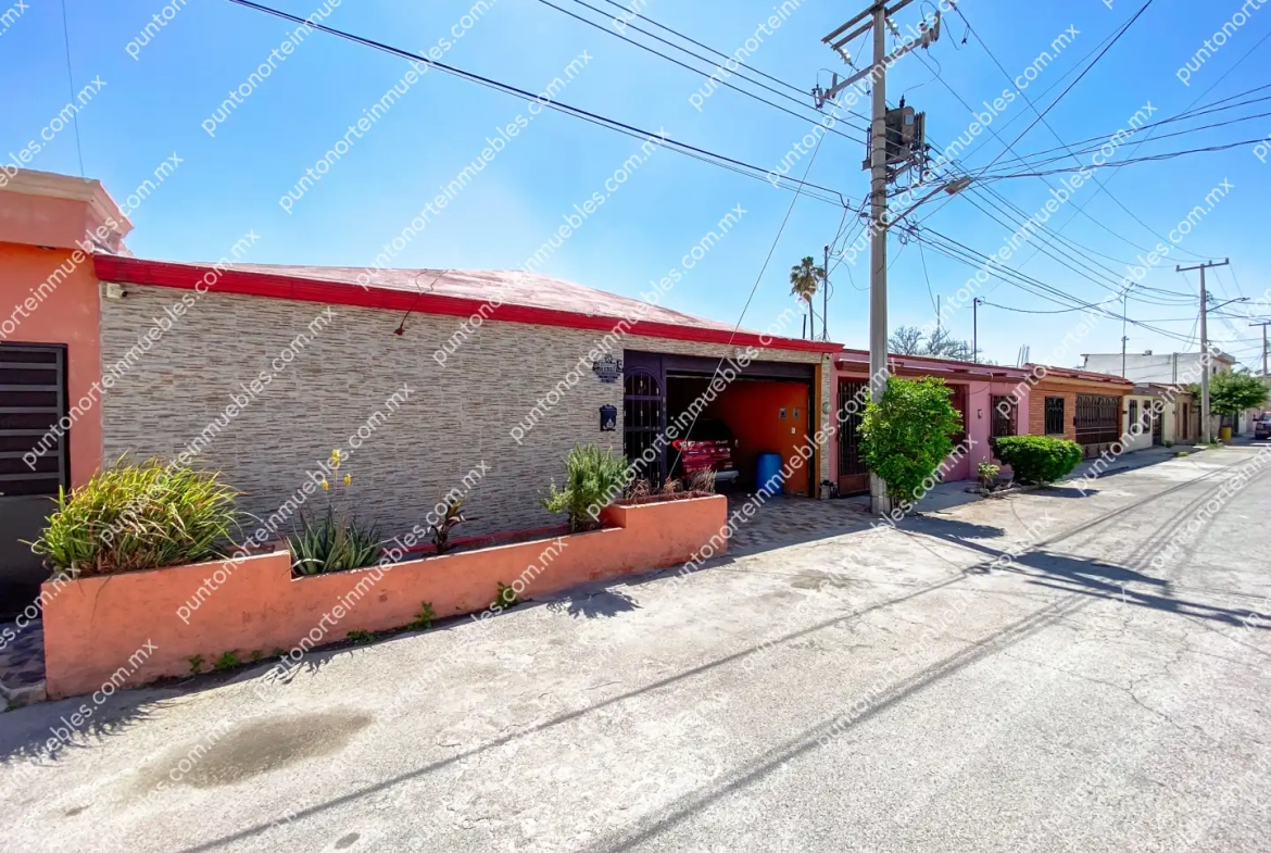 Venta de Casa 3 Recámaras con Cochera y Portón Electrico a una cuadra Colegio La Salle