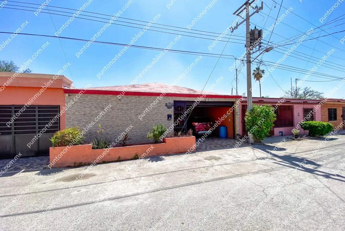 Venta de Casa 3 Recámaras con Cochera y Portón Electrico a una cuadra Colegio La Salle