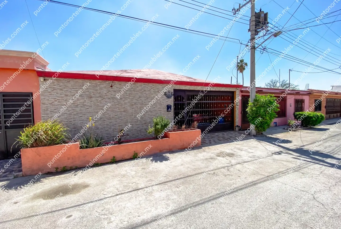 Venta de Casa 3 Recámaras con Cochera y Portón Electrico a una cuadra Colegio La Salle