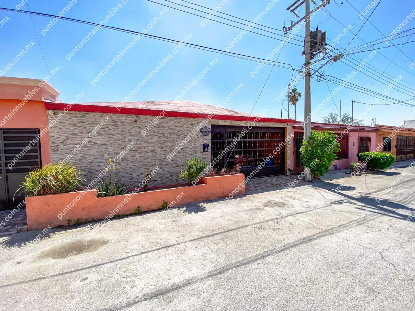 Casa Col Fovissste 05 Venta de Casa 3 Recámaras con Cochera y Portón Electrico a una cuadra Colegio La Salle
