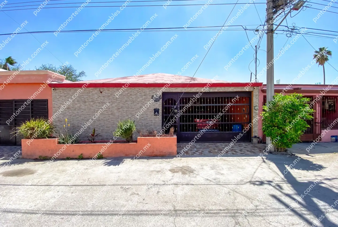 Venta de Casa 3 Recámaras con Cochera y Portón Electrico a una cuadra Colegio La Salle