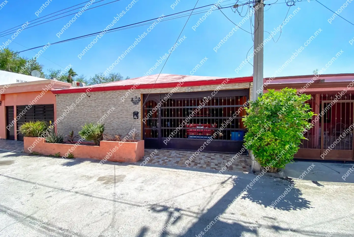 Venta de Casa 3 Recámaras con Cochera y Portón Electrico a una cuadra Colegio La Salle