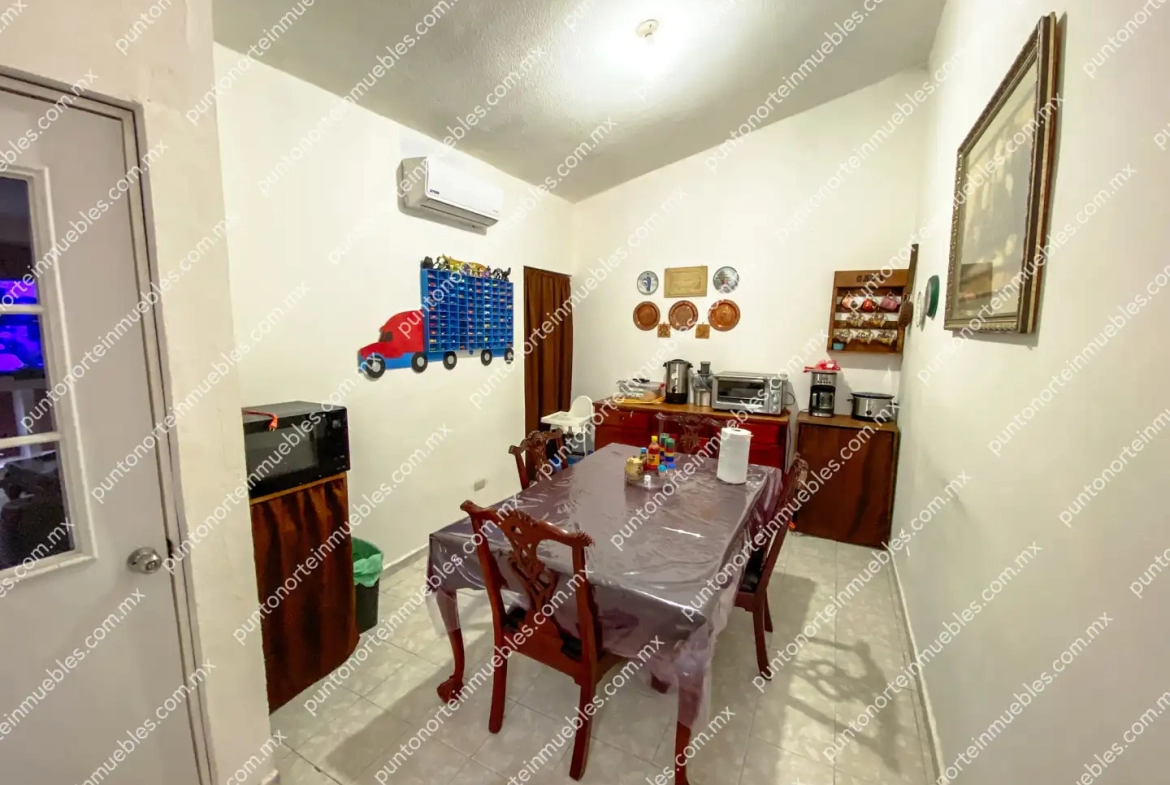 Venta de Casa 3 Recámaras con Cochera y Portón Electrico a una cuadra Colegio La Salle