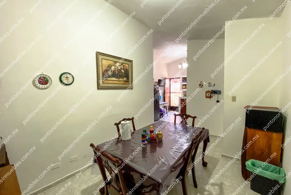 Venta de Casa 3 Recámaras con Cochera y Portón Electrico a una cuadra Colegio La Salle