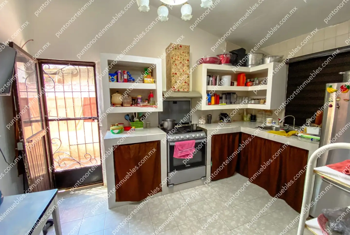 Venta de Casa 3 Recámaras con Cochera y Portón Electrico a una cuadra Colegio La Salle