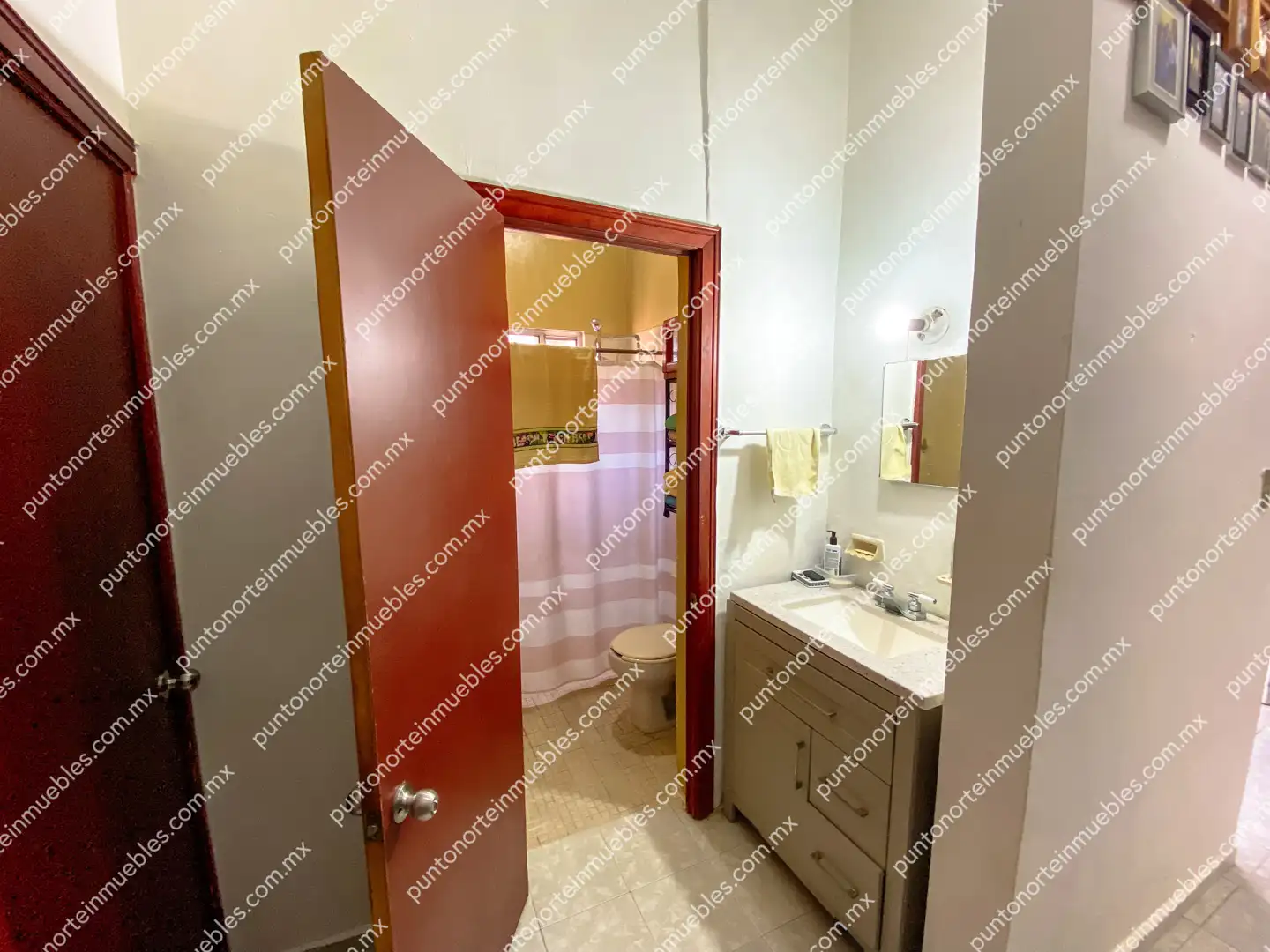 Casa Col Fovissste 16 Venta de Casa 3 Recámaras con Cochera y Portón Electrico a una cuadra Colegio La Salle
