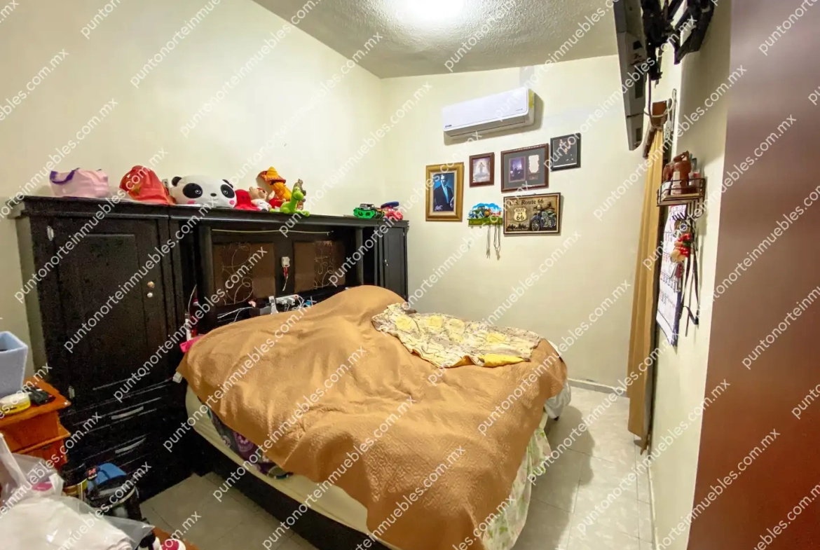 Venta de Casa 3 Recámaras con Cochera y Portón Electrico a una cuadra Colegio La Salle