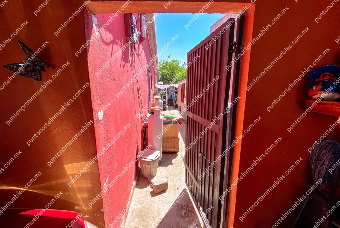 Venta de Casa 3 Recámaras con Cochera y Portón Electrico a una cuadra Colegio La Salle