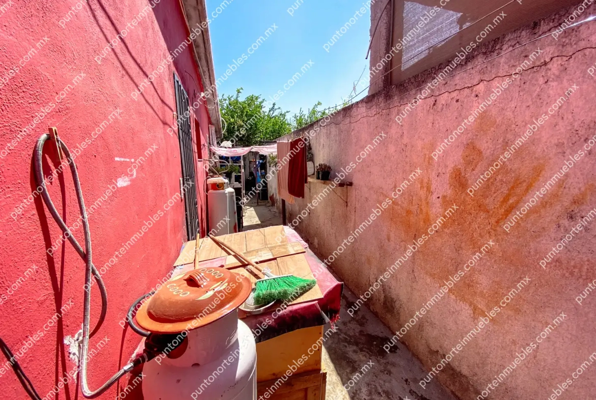 Venta de Casa 3 Recámaras con Cochera y Portón Electrico a una cuadra Colegio La Salle