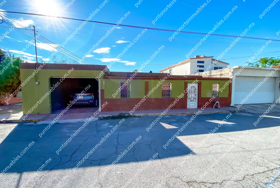 Venta Casa 3 Recamaras en Esquina Col Roma, Monclova, 120m2 de Construcción