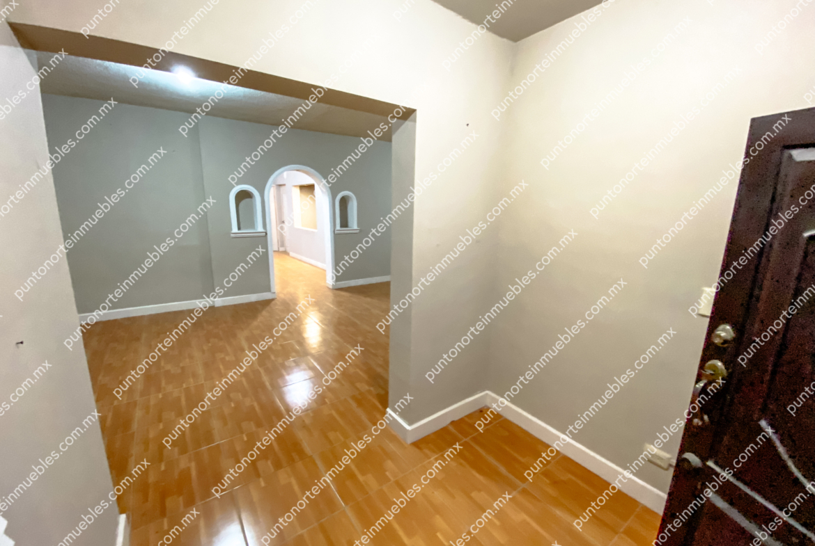 Venta Casa Col Santa Mónica 4 Recámaras y 3 baños, con Cochera y Portón Electrico