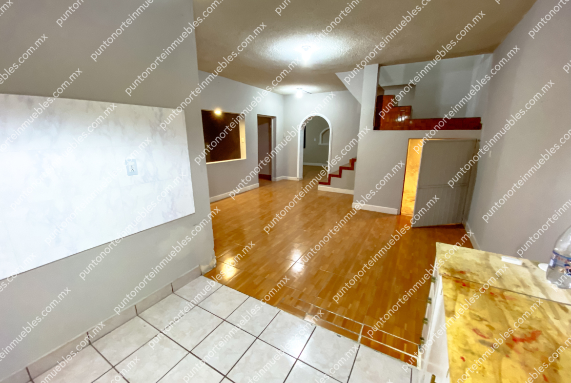 Venta Casa Col Santa Mónica 4 Recámaras y 3 baños, con Cochera y Portón Electrico