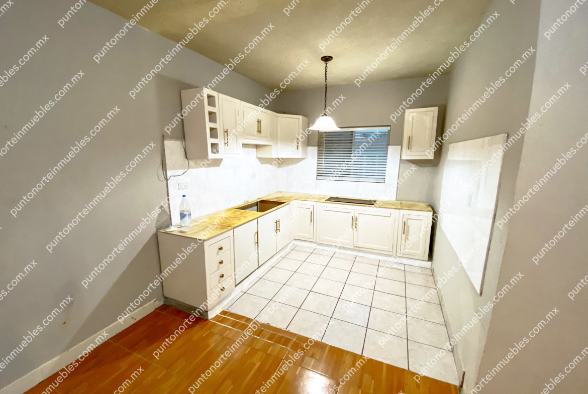 Venta Casa Col Santa Mónica 4 Recámaras y 3 baños, con Cochera y Portón Electrico