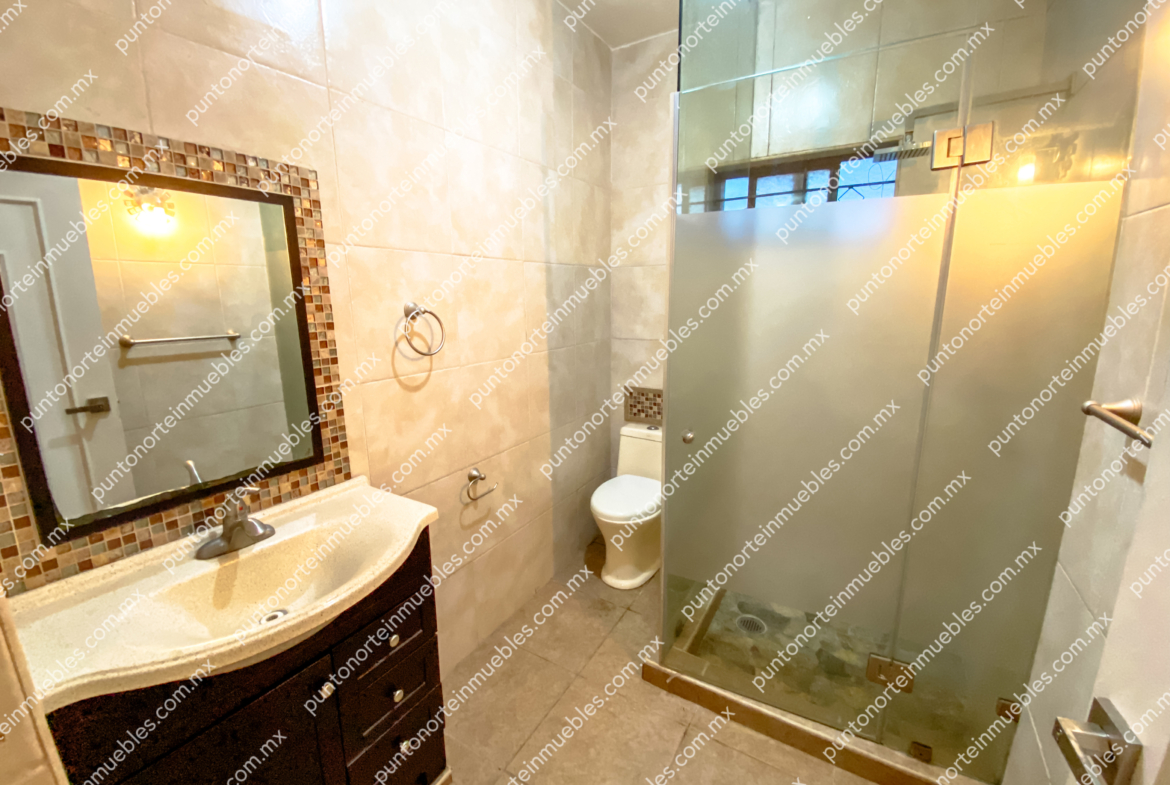 Venta Casa Col Santa Mónica 4 Recámaras y 3 baños, con Cochera y Portón Electrico