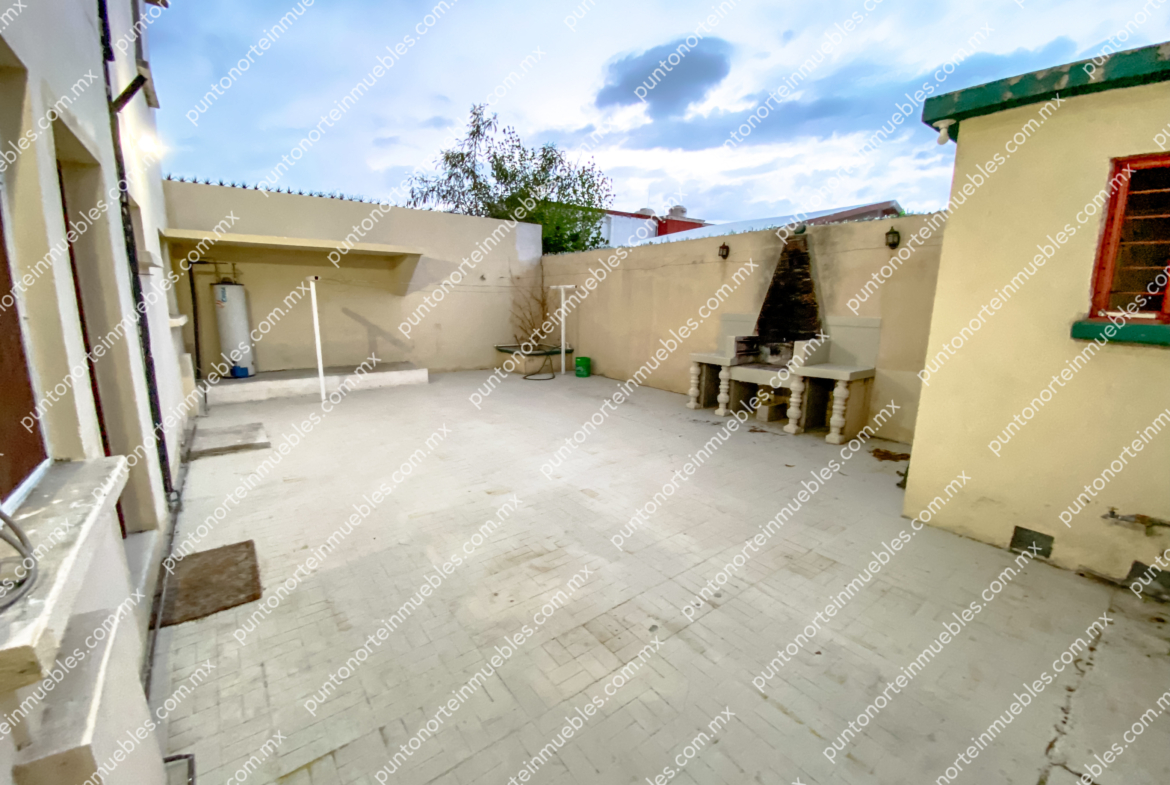 Venta Casa Col Santa Mónica 4 Recámaras y 3 baños, con Cochera y Portón Electrico