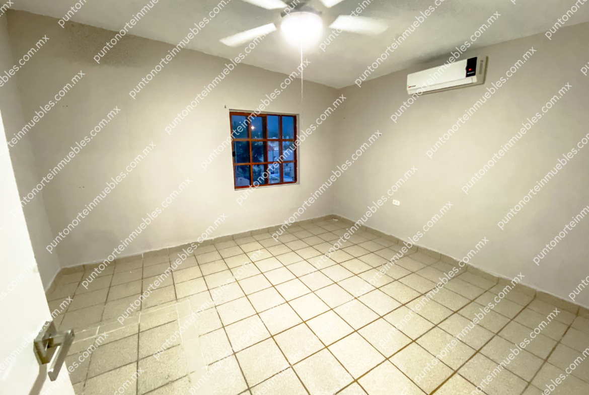Venta Casa Col Santa Mónica 4 Recámaras y 3 baños, con Cochera y Portón Electrico